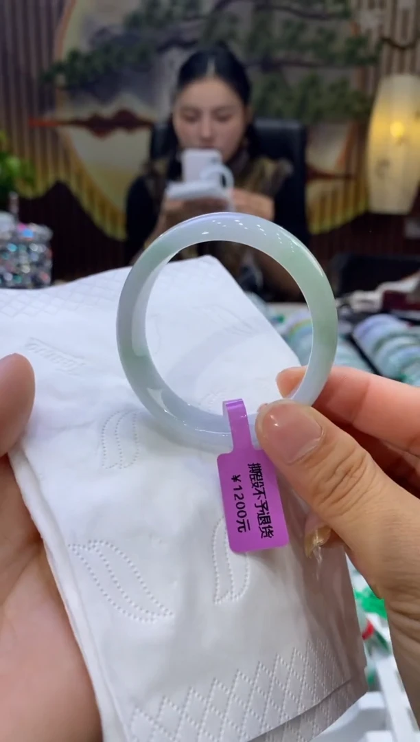 【闪购商品】翡翠手镯未镶嵌多人05247
