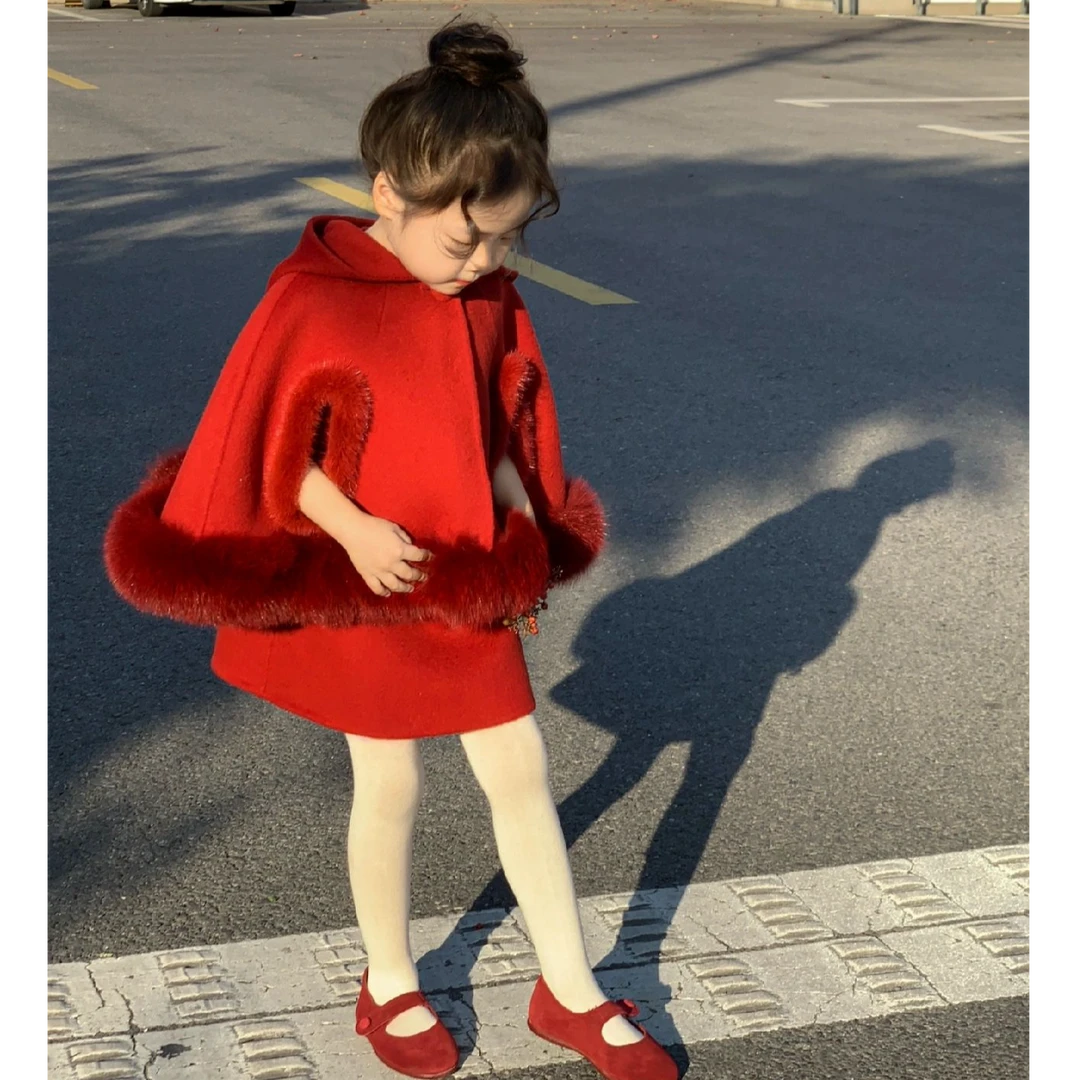 童装女童新年战袍春秋儿童洋气红色呢子斗篷外套背心裙套装