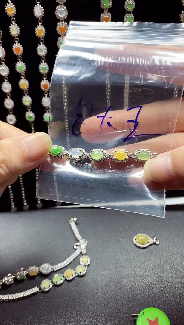 未镶嵌戒指翡翠屁****?翡翠手链#