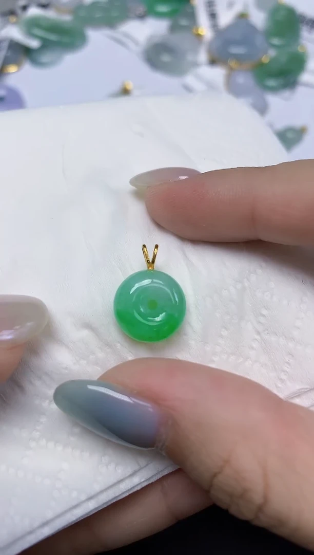 翡翠18K金镶嵌颈饰天然缅甸翡翠A货