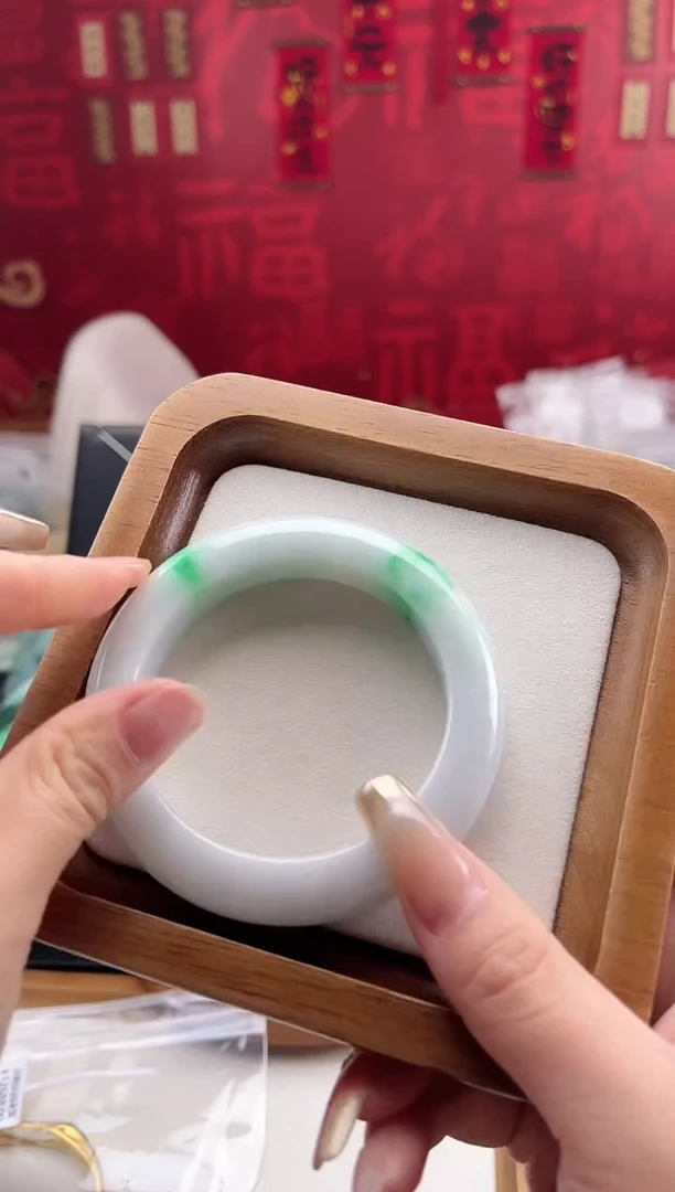 【闪购商品】翡翠手镯未镶嵌手镯