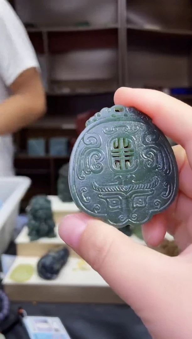 和田玉未镶嵌颈饰1