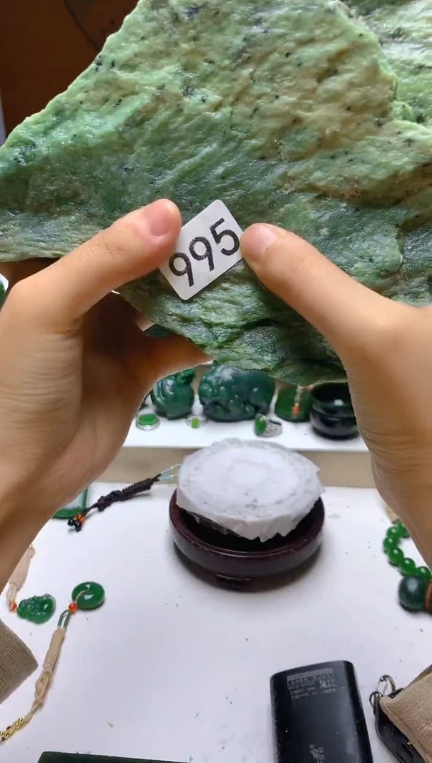 未镶嵌和田玉（碧玉）珠宝半成品1