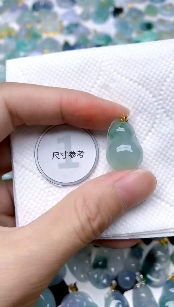 颈饰18K金镶嵌翡翠天然A货翡翠