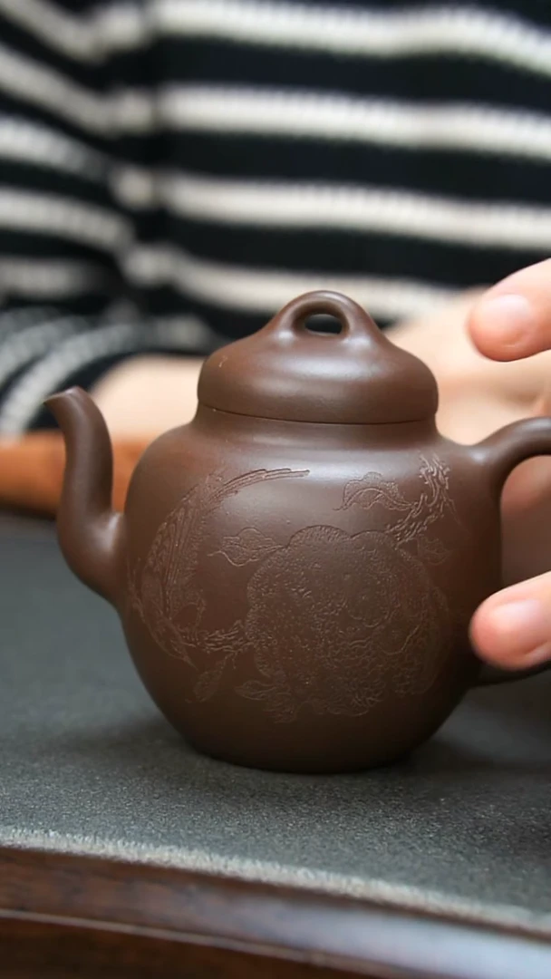 【闪购商品】紫砂茶壶紫泥刻绘石榴壶