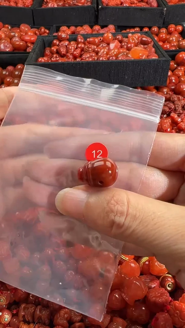 南红玛瑙未镶嵌颈饰1