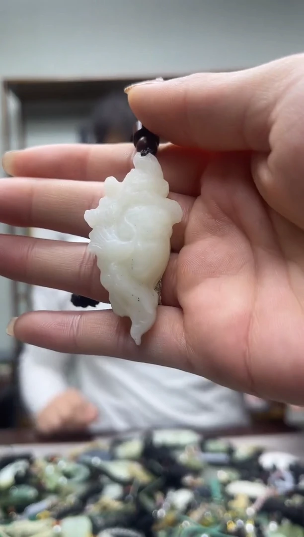 未镶嵌岫玉吊坠·