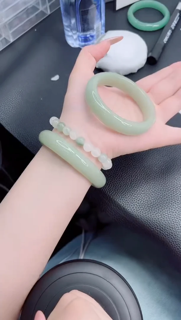 石英质玉手镯未镶嵌95-56.8