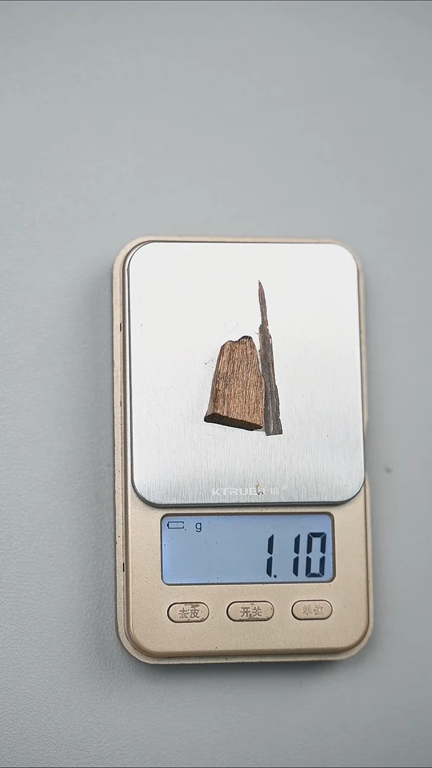 沉香手把件1g莱特沉香碎料