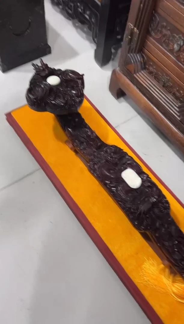 紫檀木大号手刻如意