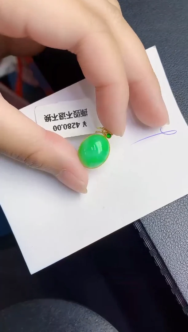 翡翠18K金镶嵌颈饰000000000