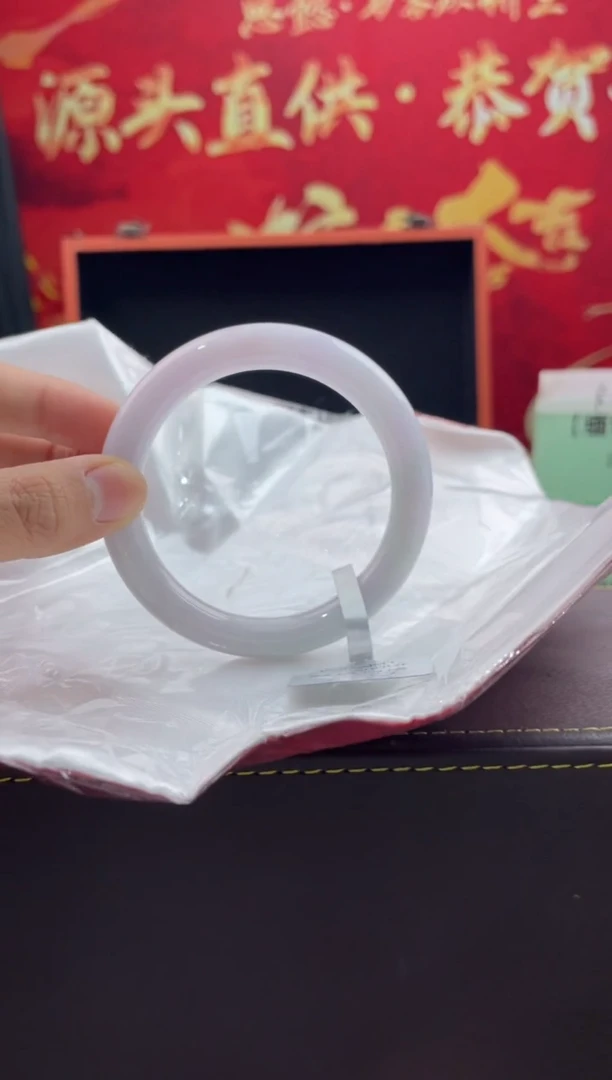 【闪购商品】翡翠手镯未镶嵌18翡翠手镯（微瑕）