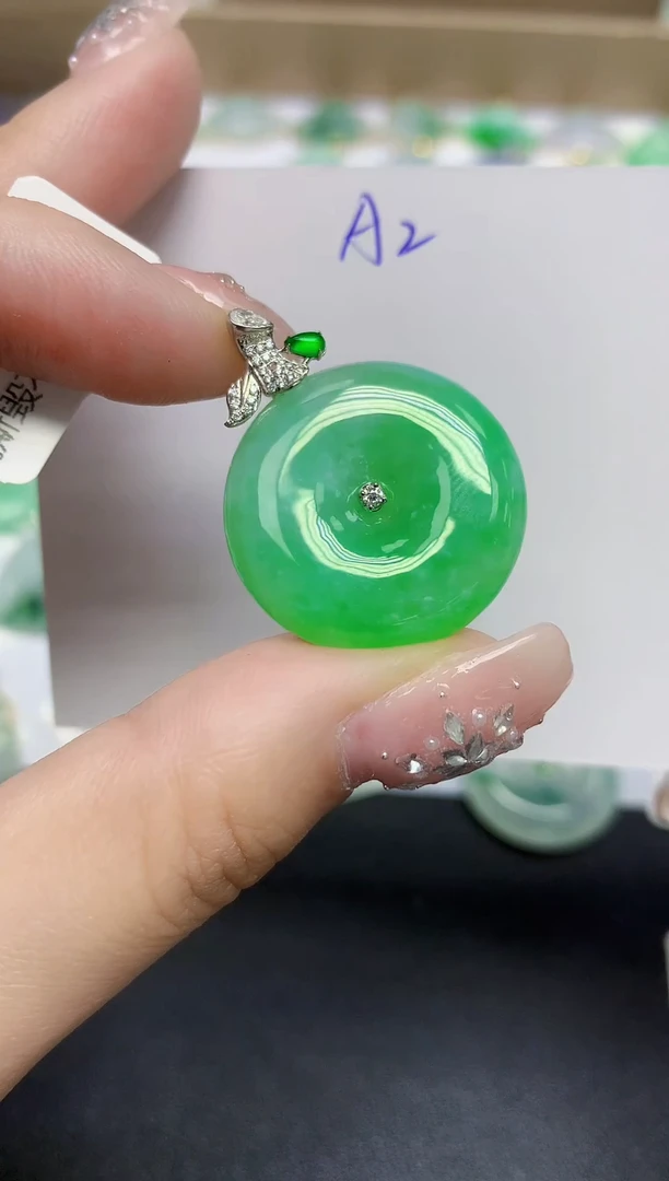 颈饰18K金镶嵌翡翠天然缅甸翡翠A货翡翠百元以上9元证书费自理