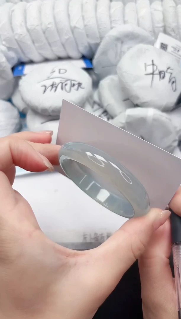 未镶嵌手镯石英质玉83-52.7MN