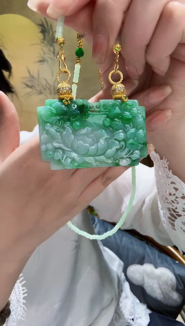 颈饰未镶嵌翡翠吊坠