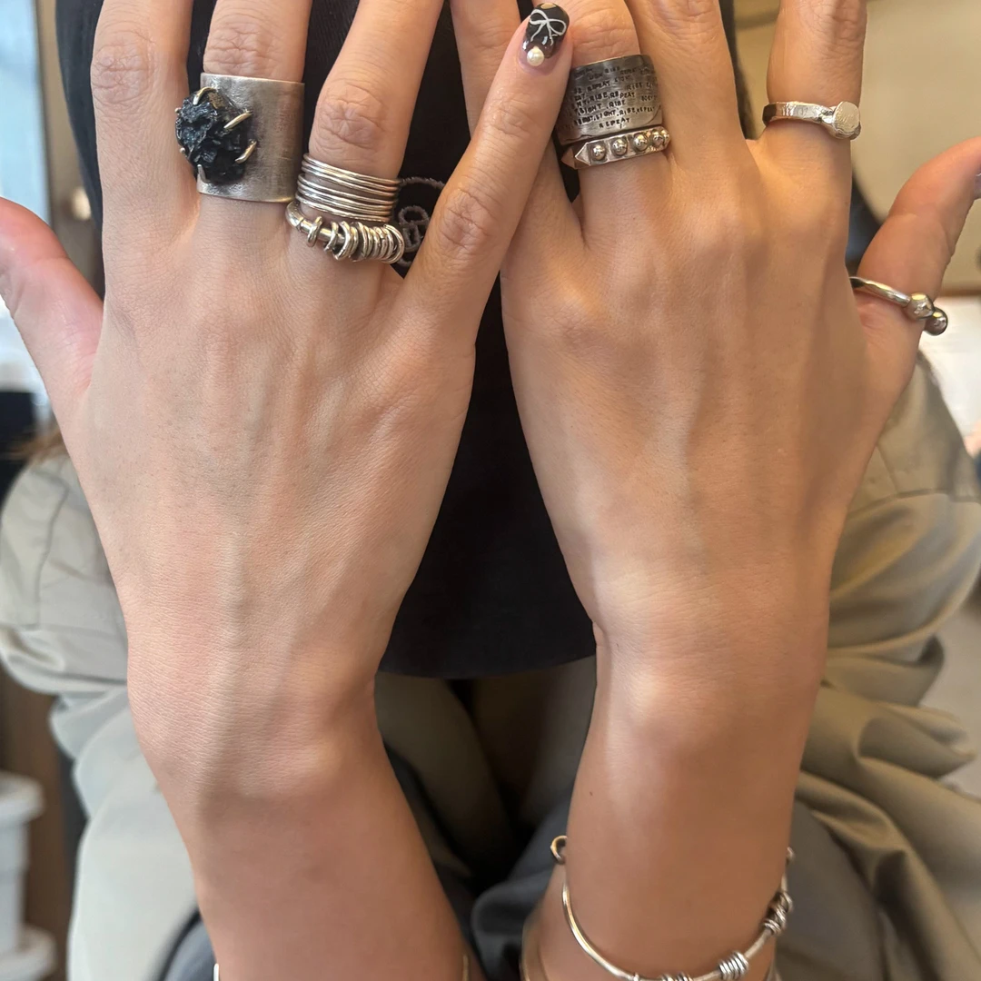 铜合金戒指 韩系英文字母雕刻渐变宽口戒指小众设计食指戒指环