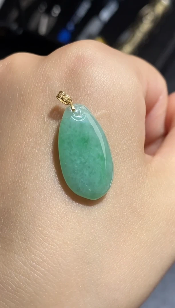 颈饰18K金镶嵌翡翠天然缅甸翡翠A货