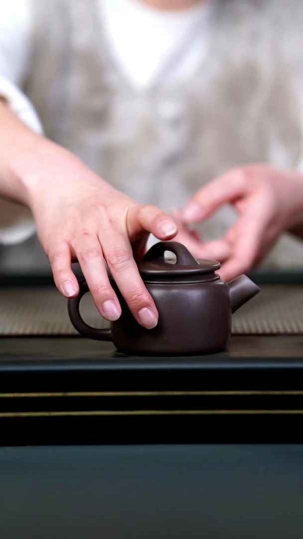 茶壶紫砂半手极紫底槽清一号汉瓦150cc   预售