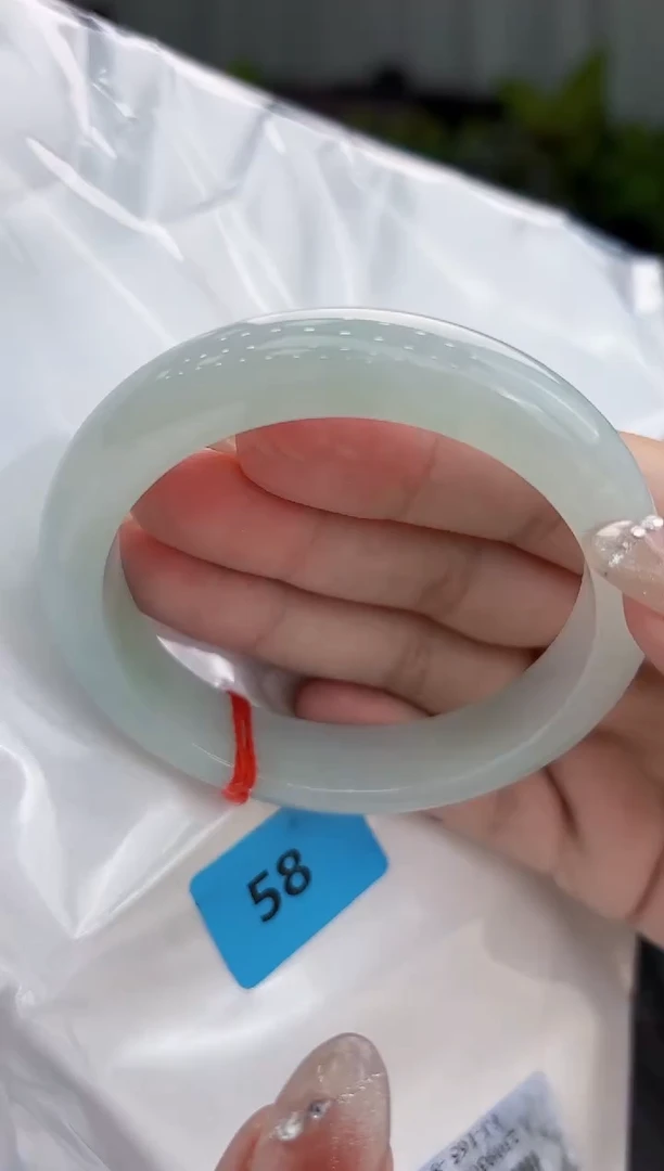 翡翠手镯未镶嵌翡翠手镯