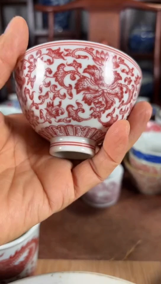 柴窑釉里红莲托八宝杯杯
