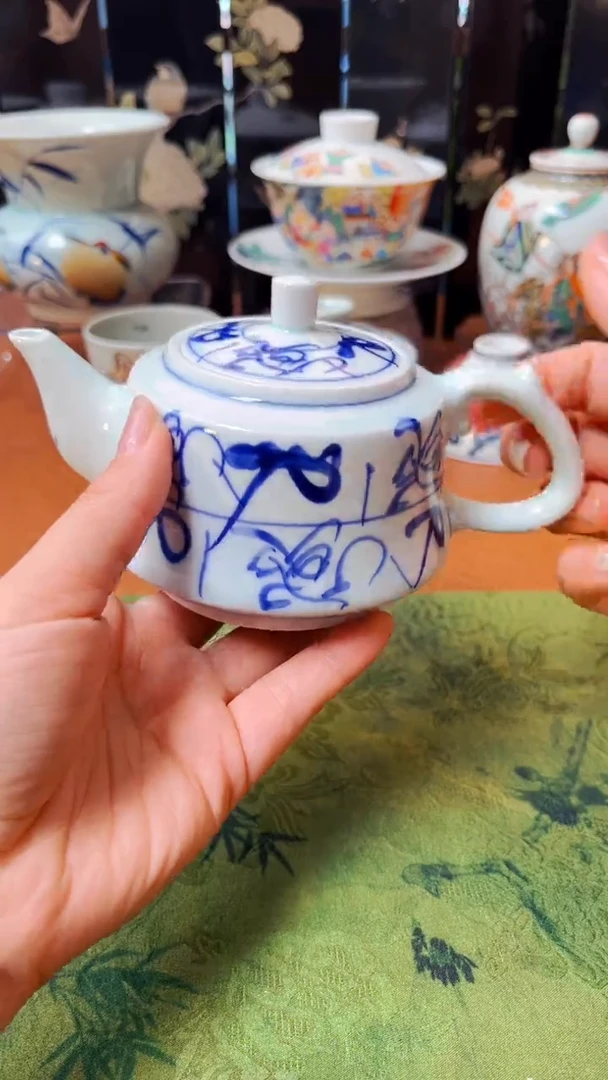 福利款景德镇纯手工手绘刀字纹壶