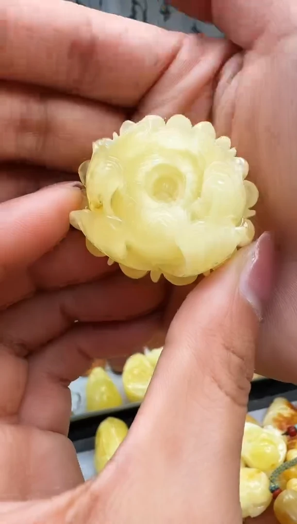 【闪购商品】琥珀裸石未镶嵌挂坠