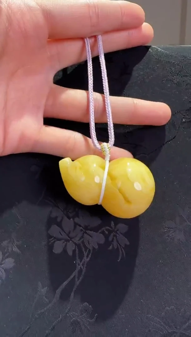 蜜蜡颈饰18K金镶嵌葫芦吊坠