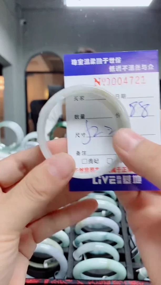 翡翠手镯未镶嵌天然翡翠A货
