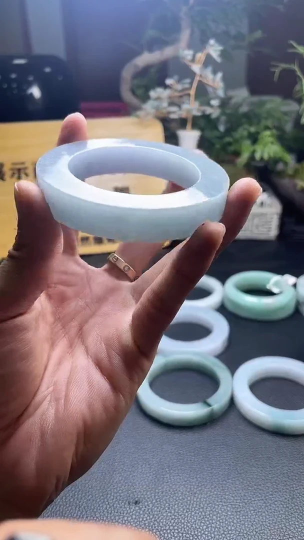 定制翡翠手镯未镶嵌发一件