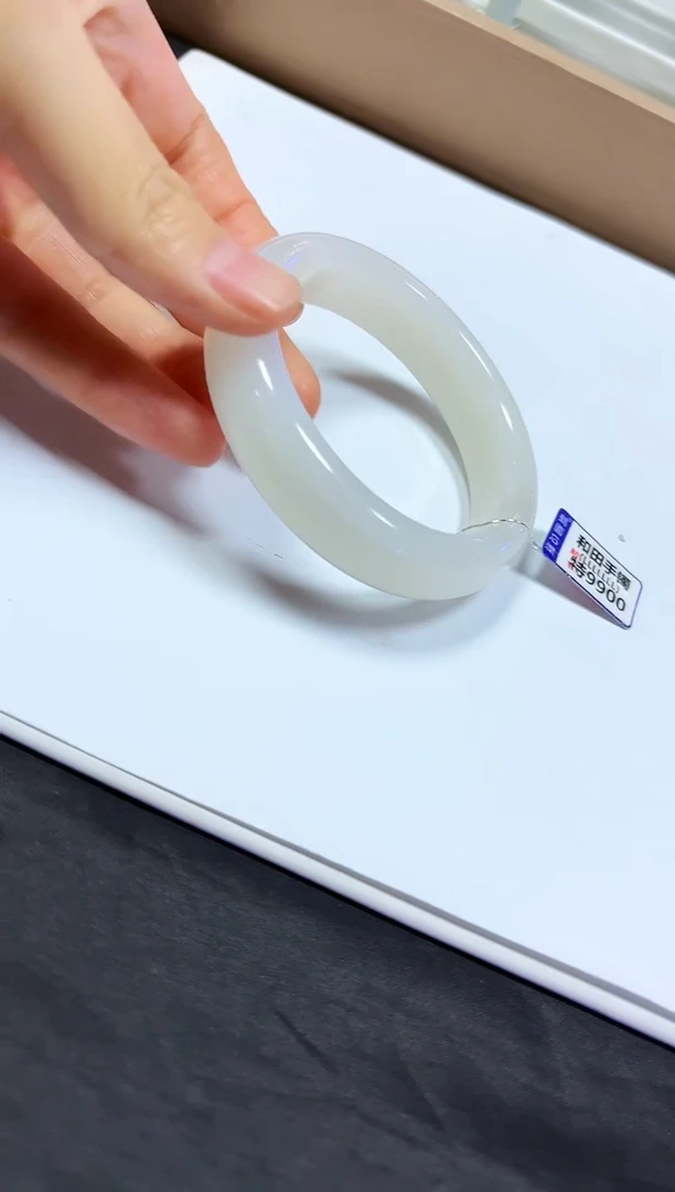 颈饰未镶嵌和田玉sz58手镯