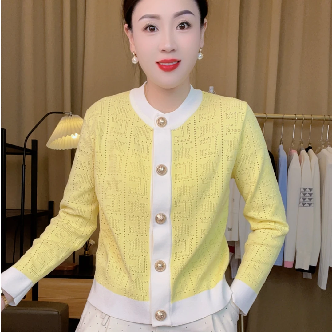 爆款小香风金属扣装饰镂空针织开衫早春新款名媛气质圆领上衣