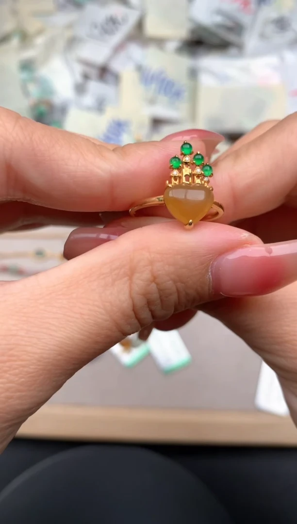 18K金镶嵌挂件翡翠一14圈