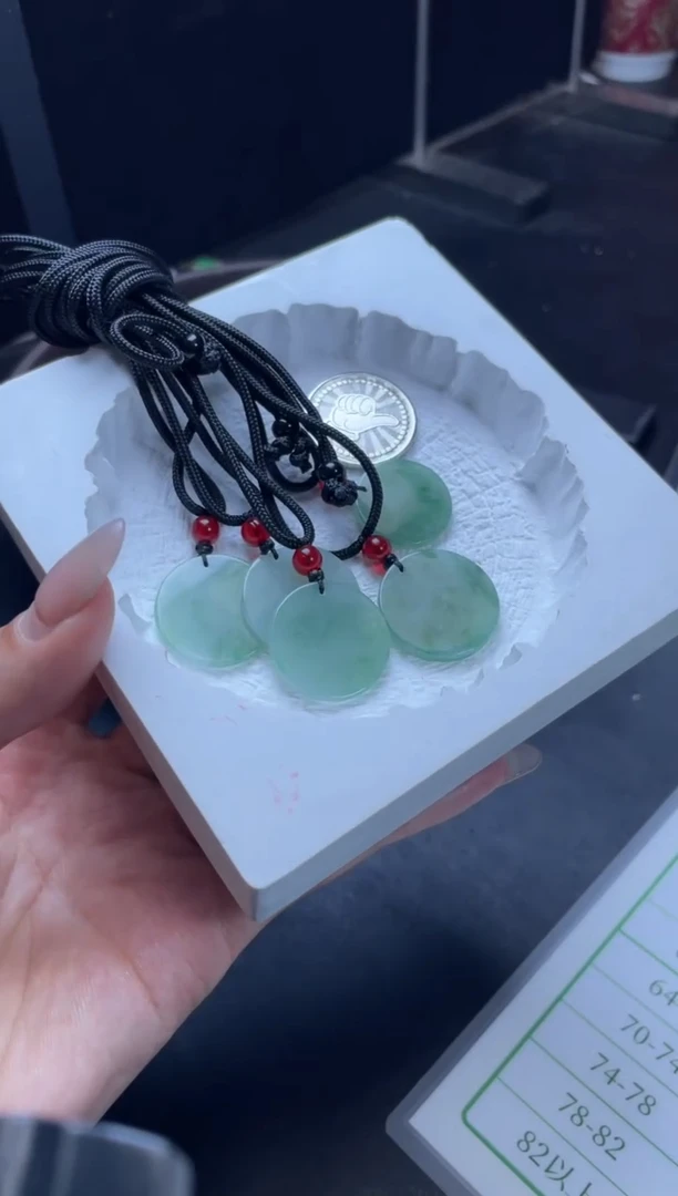 【闪购商品】翡翠颈饰未镶嵌W499-SQ10130多样性发一