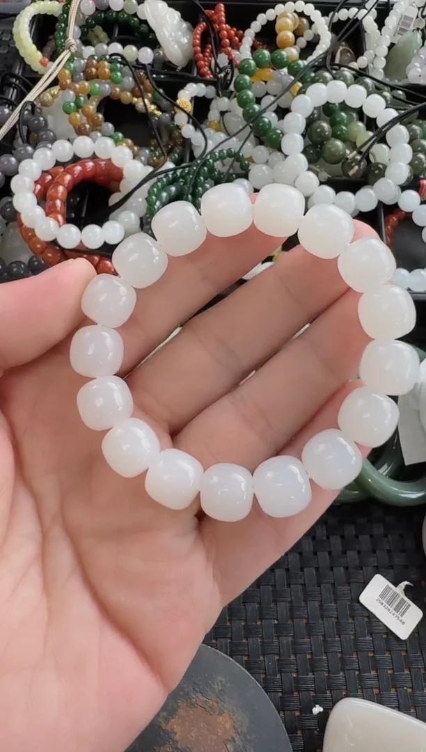 和田玉未镶嵌颈饰黑山老型白玉