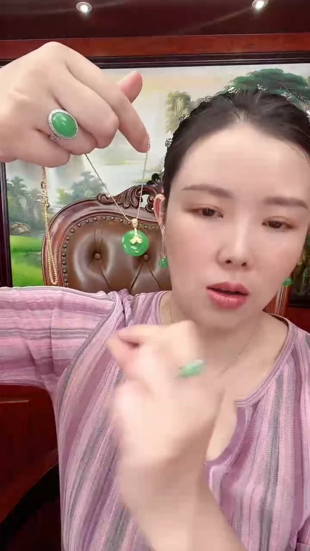 翡翠未镶嵌吊坠(赠链)X5平安扣