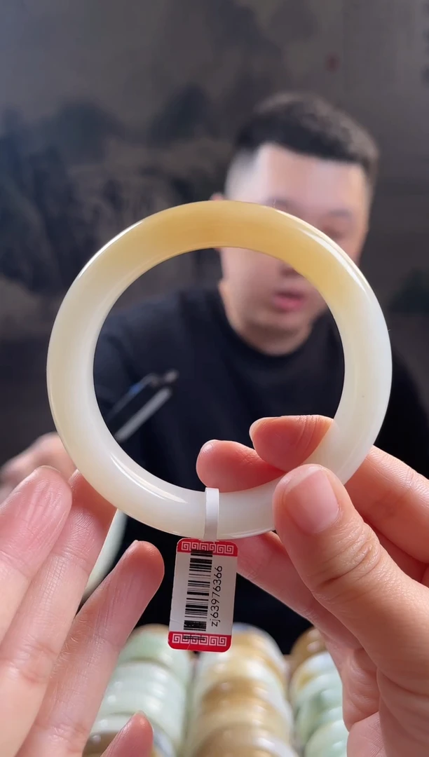 未镶嵌手镯和田玉59+圈口6366