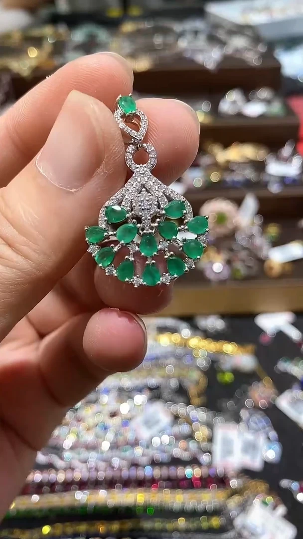 【闪购商品】祖母绿颈饰银S925镶嵌吊坠