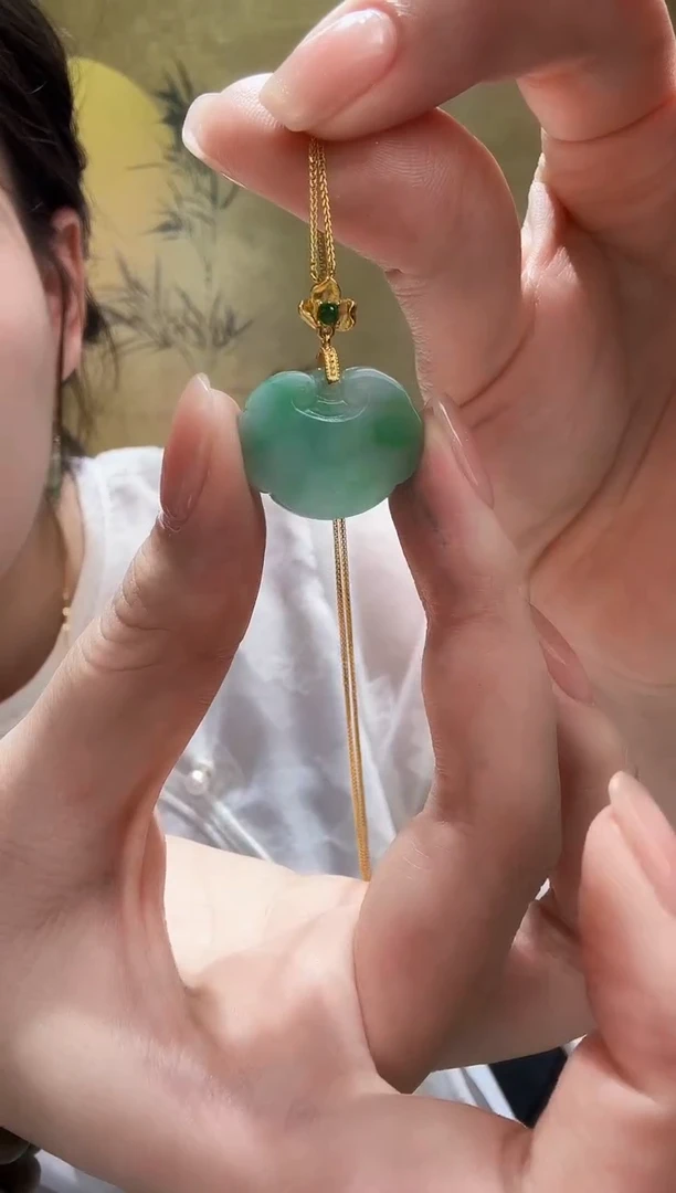 颈饰未镶嵌翡翠吊坠