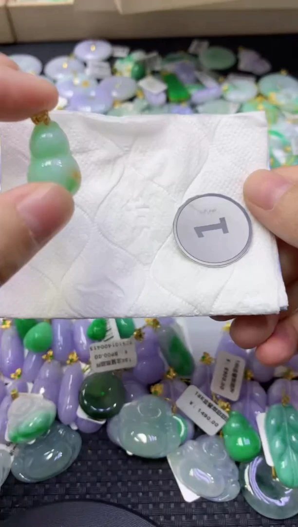 颈饰未镶嵌翡翠天然缅甸翡翠A货