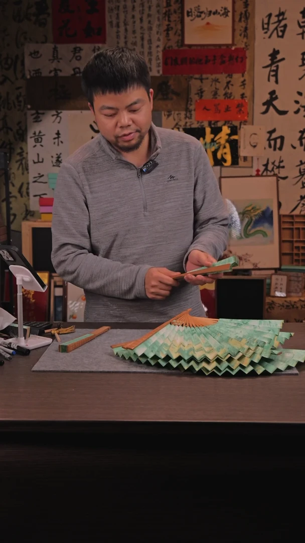 【闪购商品】书法不带礼盒 漆扇盒子 随发一个