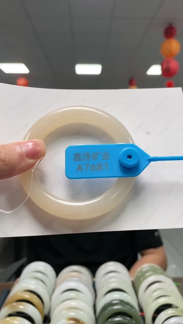 和田玉手镯未镶嵌圈55 A7681 藕粉手镯一条