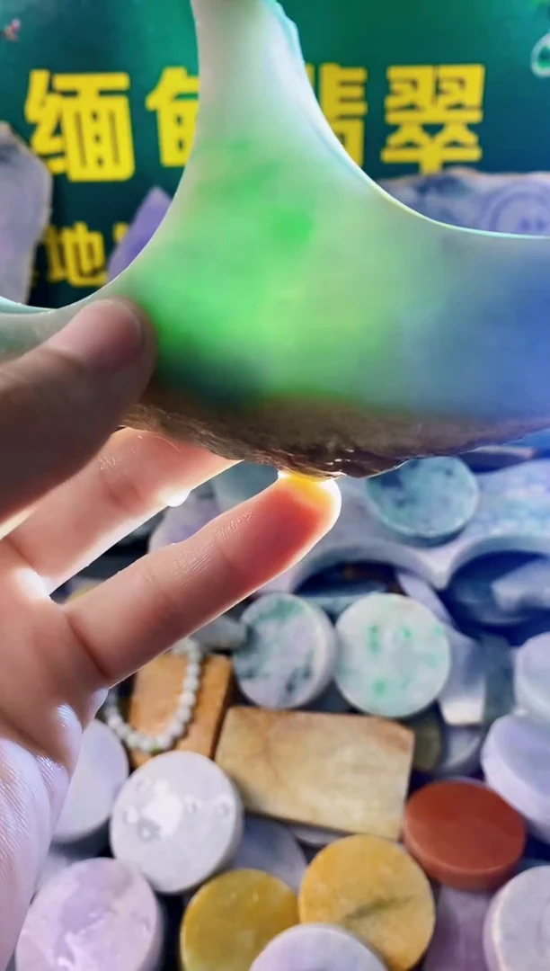 翡翠未镶嵌颈饰纯天然A货翡翠8