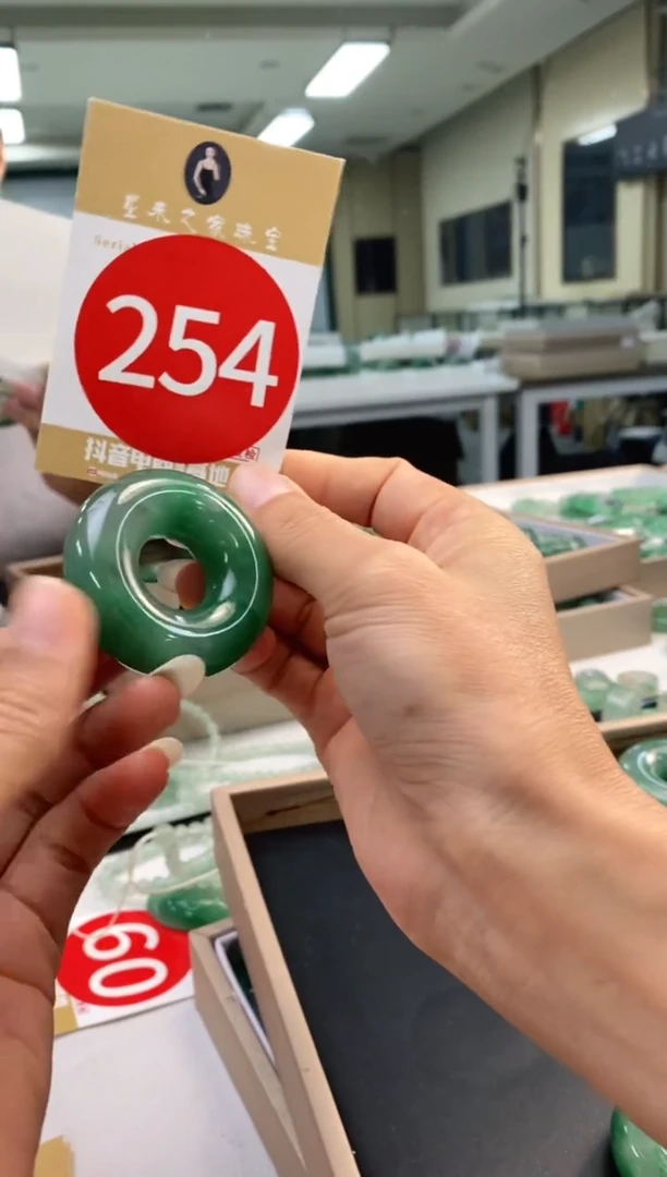 颈饰未镶嵌石英质玉面包圈+254