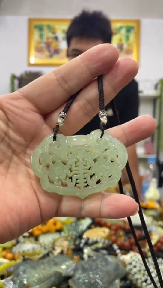 未镶嵌岫玉吊坠