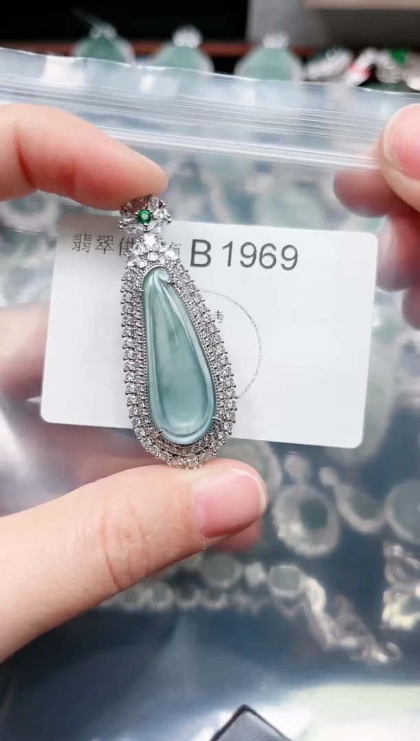 【闪购商品】翡翠颈饰未镶嵌赠皮绳1969
