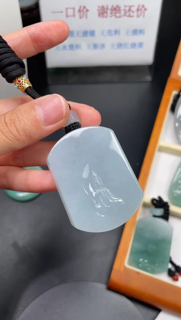 翡翠未镶嵌颈饰悟道