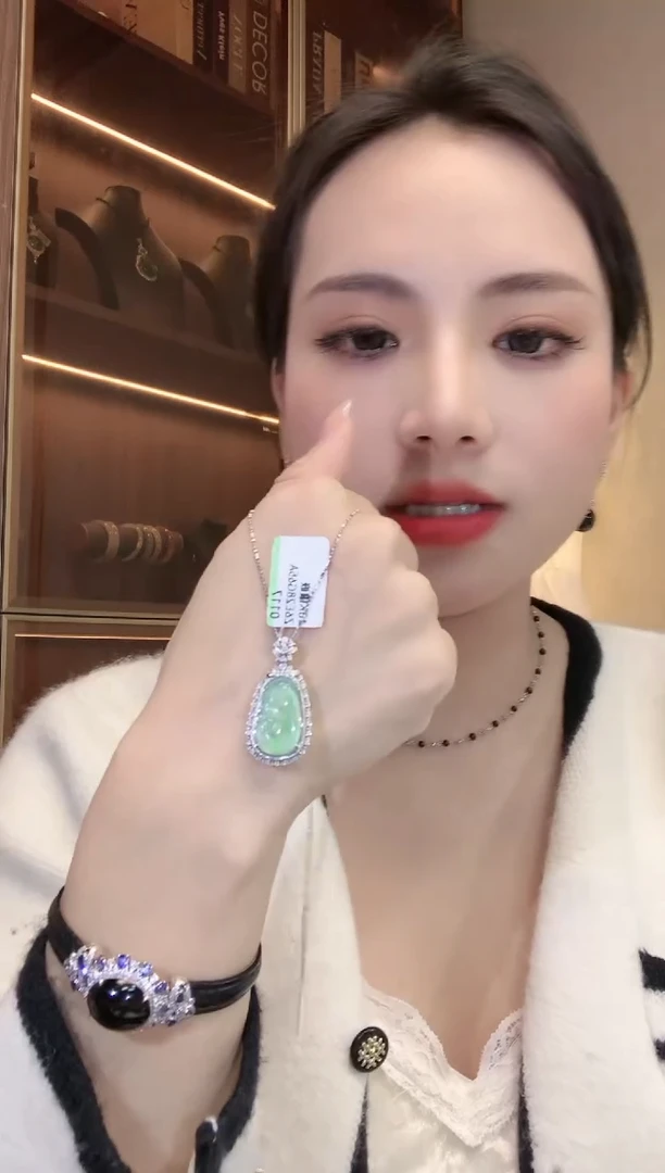 【闪购商品】翡翠吊坠(不含链)18K金镶嵌D18