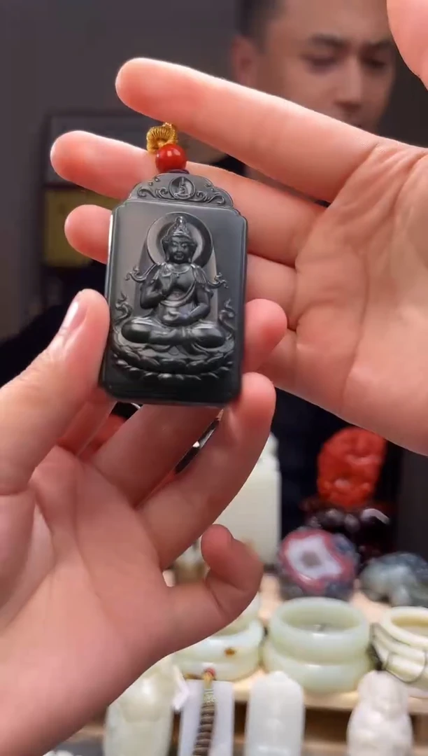 颈饰未镶嵌和田玉吊坠