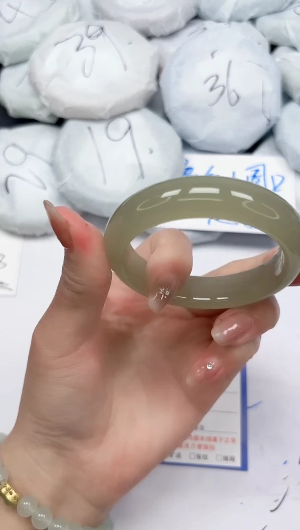 未镶嵌手镯石英质玉124/5556