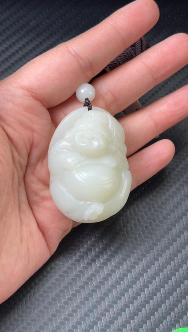 吊坠(赠链)未镶嵌和田玉初*且末米达微色差吊坠